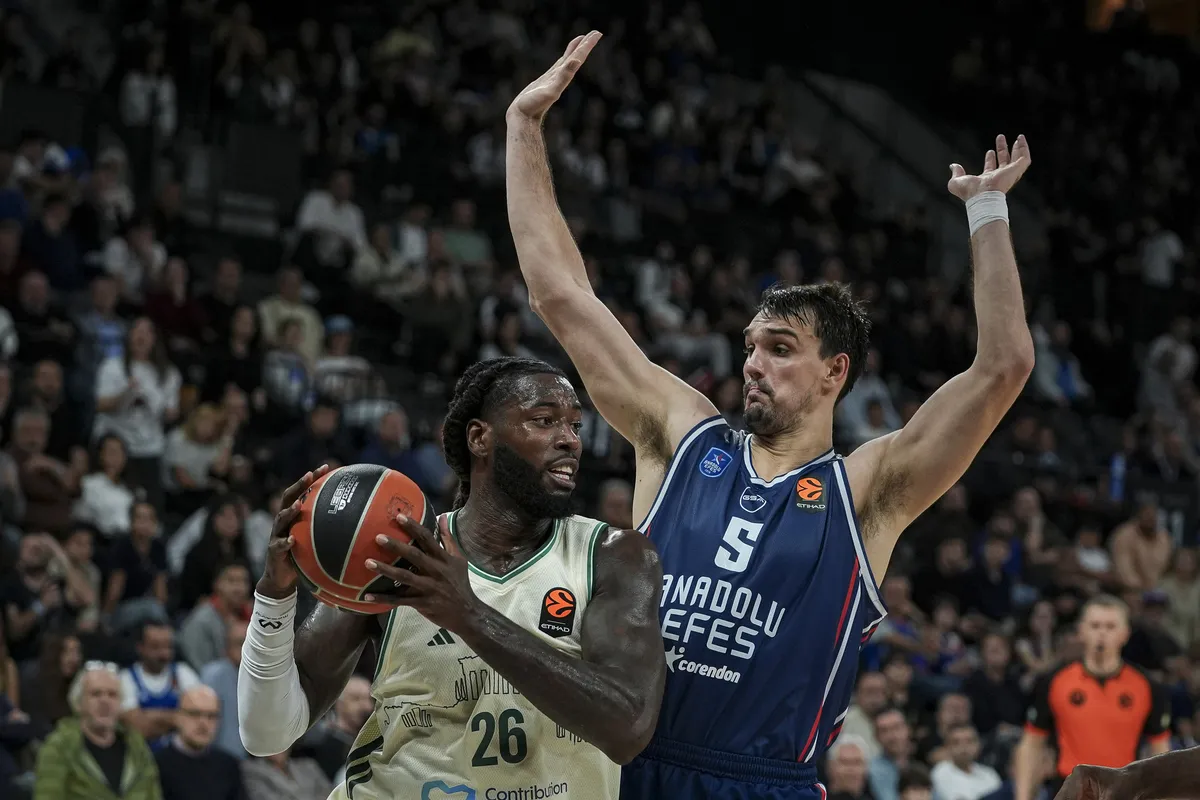 1793393606778.jpg Anadolu Efes EuroLeague liderini devirdi! İstanbul'da farklı galibiyet-3