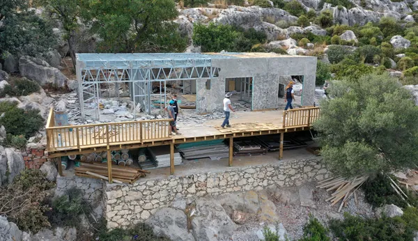 doga-harikasi-koyda-kacak-villa-sure-tamamlandi-yikim-icin-calismalar-basladi-1617705358607.jpg Doğa harikası koyda kaçak villa! Süre tamamlandı! Yıkım için çalışmalar başladı-5