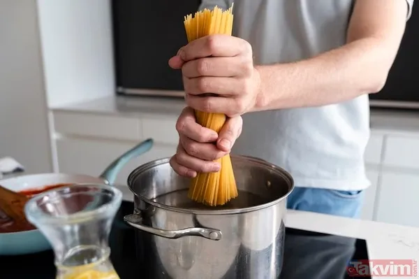 Daha Sağlıklı Bir Makarna Tabağı İçin Öneriler: Renkli Sebzelerle Destekleyin (Ispanak, Brokoli, Kabak) Yağsız Proteinlerle Dengeleyin (Tavuk, Deniz Ürünleri,...
