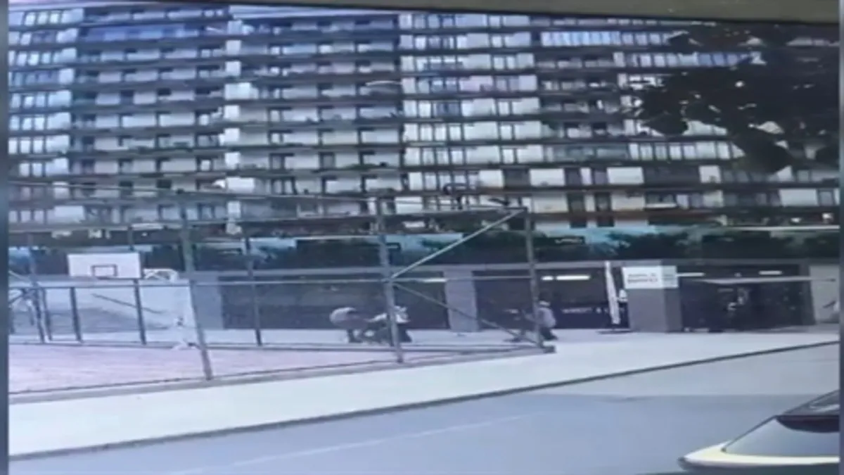 İstanbul Pendik'te bir anne çocuğunun gözleri önünde tekmeli ve yumruklu saldırıya uğradı! Korkunç anlar kamerada!