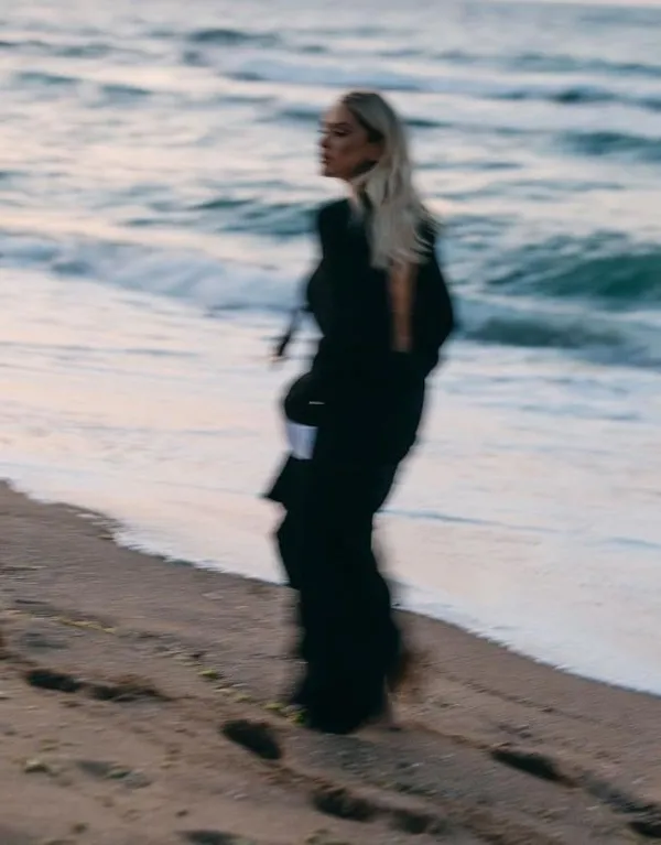 guzel-sarkici-hadiseden-ters-kose-sahnelerden-sonra-ekranlari-sallamaya-geliyor-1696194998486.jpeg Güzel şarkıcı Hadise'den ters köşe! Sahnelerden sonra ekranları sallamaya geliyor...-3