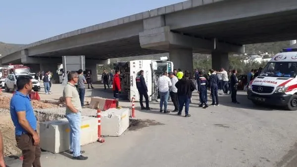 Mersin'de Akkuyu Nükleer Güç Santrali işçilerinin servisi devrildi: 11 yaralı! Peş peşe servis kazaları dikkat çekiyor-2