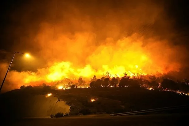 mersindeki-orman-yangininda-son-durum-alevler-karayoluna-ulasti-mudahale-11-ucak-29-helikopter-138-arazoz-15-d-1662590349364.jpg Mersin’deki orman yangınında son durum: Alevler karayoluna ulaştı, müdahale 11 uçak, 29 helikopter, 138 arazöz, 15 dozer, 850 personel ile devam ediyor-17