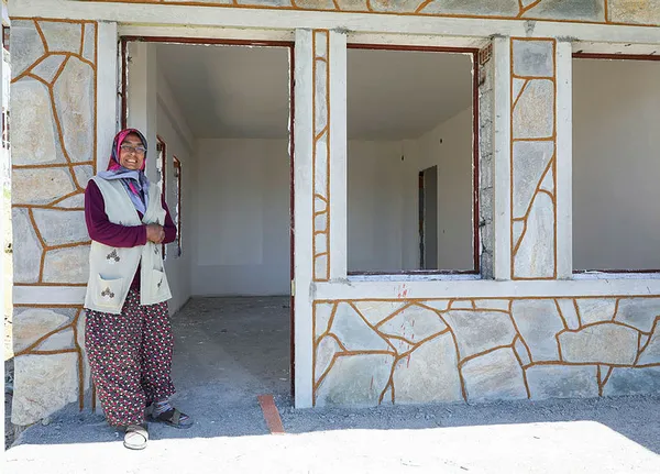 1649924141622.jpg Manavgatlı yangın mağdurları çifte bayram yaşayacak! Evler tamamlanmak üzere-6