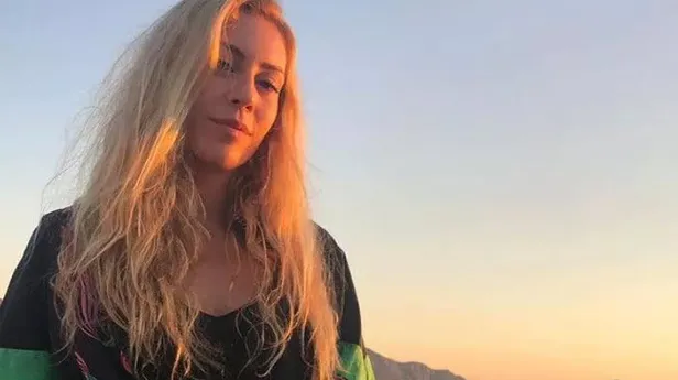 Sinem Kobal ezber bozdu kim der ki 1 çocuk annesi diye! Eşi Kenan İmirzalıoğlu çok şanslı kumsala uzandı sonra da...-2