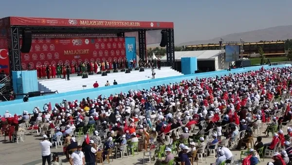 son-dakika-baskan-recep-tayyip-erdogandan-malazgirt-zaferinin-950-yil-donumu-kutlama-programinda-onemli-aciklamalar-1629968328067.jpg SON DAKİKA: Başkan Recep Tayyip Erdoğan Malazgirt'ten seslendi: Söz veriyoruz yolumuzun kesilmesine rıza göstermeyeceğiz-15