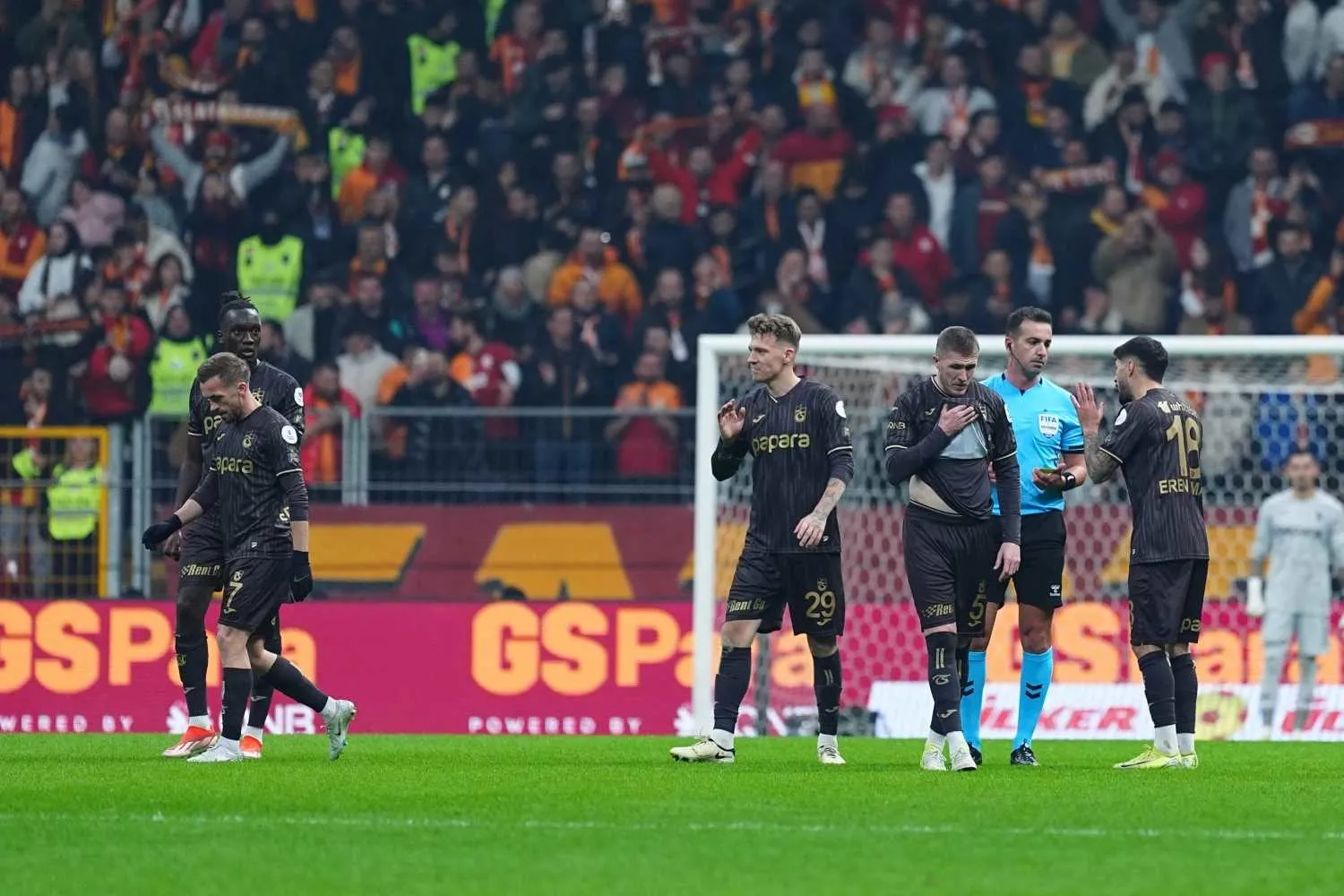 Hocaların hedefi zafer! Trabzonspor - Galatasaray derbisinin 11'leri netleşti - 9