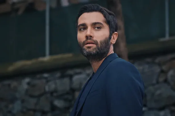 yas-tahtaya-basti-eskiya-dunyaya-hukumdar-olmaz-200-yeni-bolum-fragmani-yeni-hasmi-cetin-ceviz-cikacak-1632222353511.jpg Eşkıya Dünyaya Hükümdar Olmaz 200. yeni bölüm fragmanı: Yeni hasmı çetin ceviz çıktı! Yaş tahtaya basacak-9