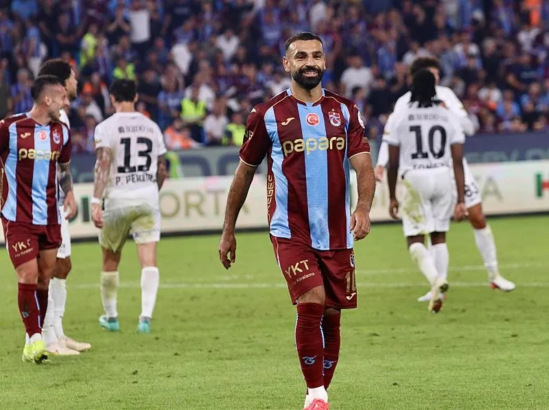 trabzonsporun-yuzde-45i-muhammed-salah-efsaneyi-yakaladi-trabzonsporda-salah-sov-ilk-4-haftada-4-golle-nwakaem-1788939661727.jpeg Trabzonspor'da Salah şov! İlk 4 haftada 4 golle Nwakaeme'nin rekorunu yakaladı-3