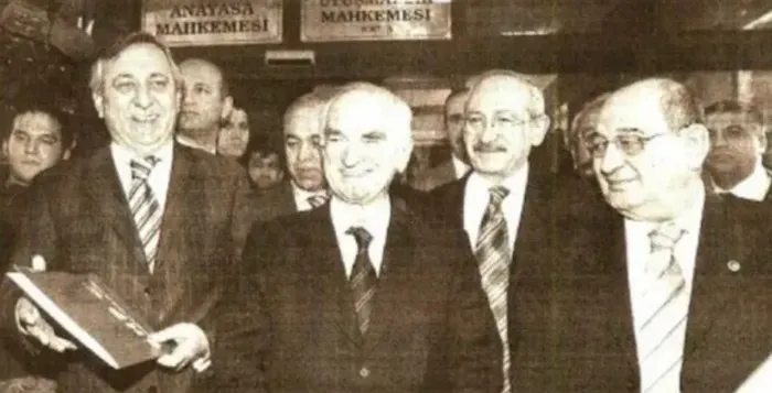 onder-sav-chpden-istifa-etti-kararin-arkasindaki-eski-kavga-1785407499388.jpeg Önder Sav CHP'den istifa etti: Kararın arkasındaki eski kavga!-7