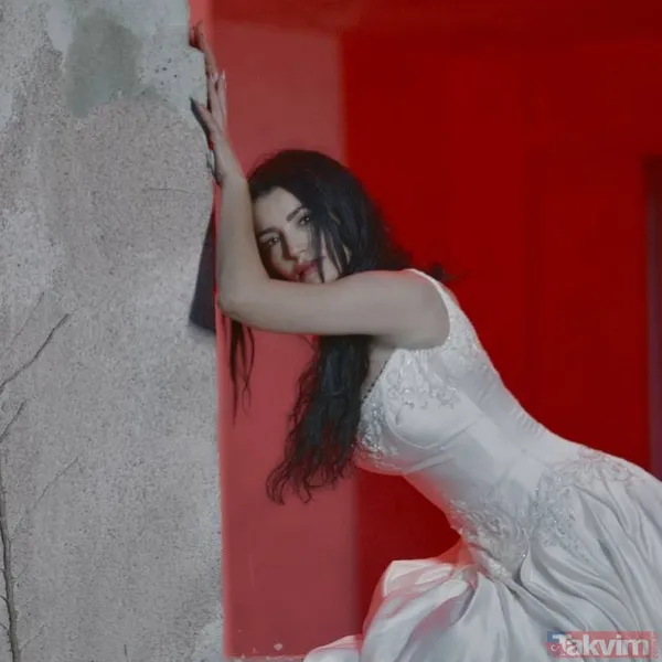 2 çocuk annesi Havva Öztel gelin oldu! Aleyna Tilki’nin biricik annesine bakın! Küçük kızı Ayça Tilki’nin getirdiği gelinlikle... - 7