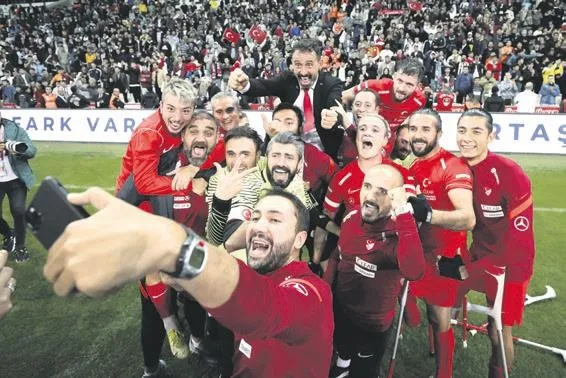 ampute-futbol-takimimiz-ozbekistani-yenerek-dunya-kupasinda-finale-yukseldi-1665187947610.jpeg