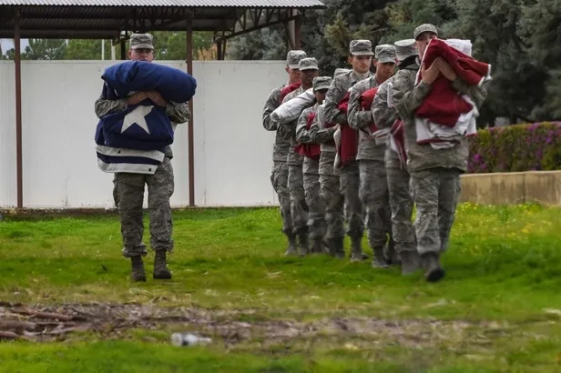 İncirlik'teki Amerikan bayrağını cayır cayır yaktılar-1