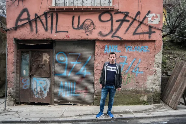 Hasköy'de ilginç olay! Evlerin kapısına para dolu zarf bırakıyor-6