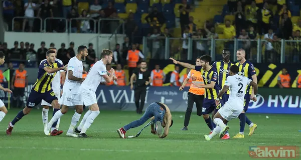 Ankara'da saha karıştı! Tribünden inen taraftar Beşiktaşlı Salih Uçan'ı tekmeledi, Josef kırmızı kart gördü - 18