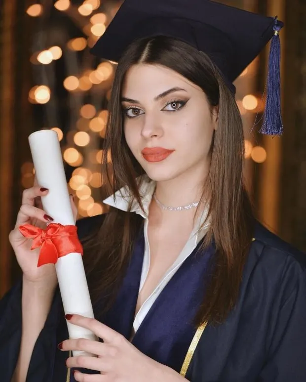 Defne Samyeli'nin kızı 17 yaşındaki kızı Derin Talu annesinden büyük göstermekte ısrarcı! Süper minili pozları yerden yere vuruldu-5