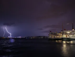 İstanbul'da şimşekler üst üste çaktı