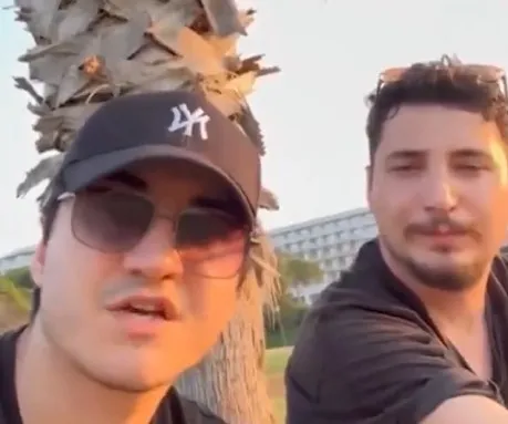 tesetturlu-kadinlari-videoya-cekip-hakaret-yagdirdilar-savcilik-devrede-1787078264314.jpeg Tesettürlü kadınları videoya çekip hakaret yağdırdılar: Savcılık devrede-1
