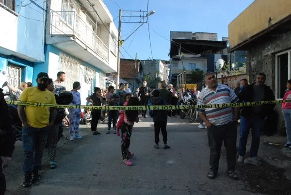 izmirde-evde-yalniz-olan-4-yasindaki-cocuk-evde-cikan-yanginda-oldu-1619107347674.jpg İzmir'de evde yalnız olan 4 yaşındaki çocuk evde çıkan yangında öldü-4