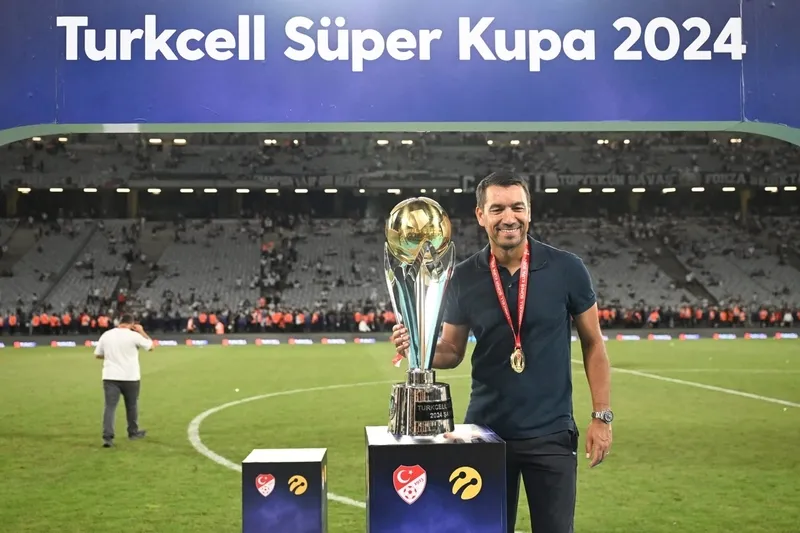 besiktasta-yildiz-futbolcu-gonderiliyor-iste-yeni-takimi-1723231224258.jpeg Giovanni van Bronckhorst