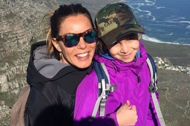 Sinem Güven'in kızı Defne kansere golünü attı, saçları yeniden uzadı