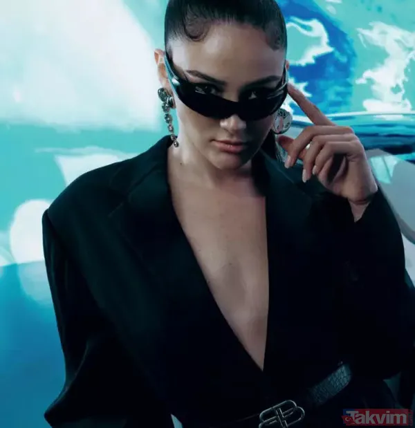 Zehra Güneş'in derin dekolteli pozu sosyal medyayı ateşe verdi "Bu nedir ya inanılmaz" Zehra'nın paylaşımına kimse kayıtsız kalamadı - 5