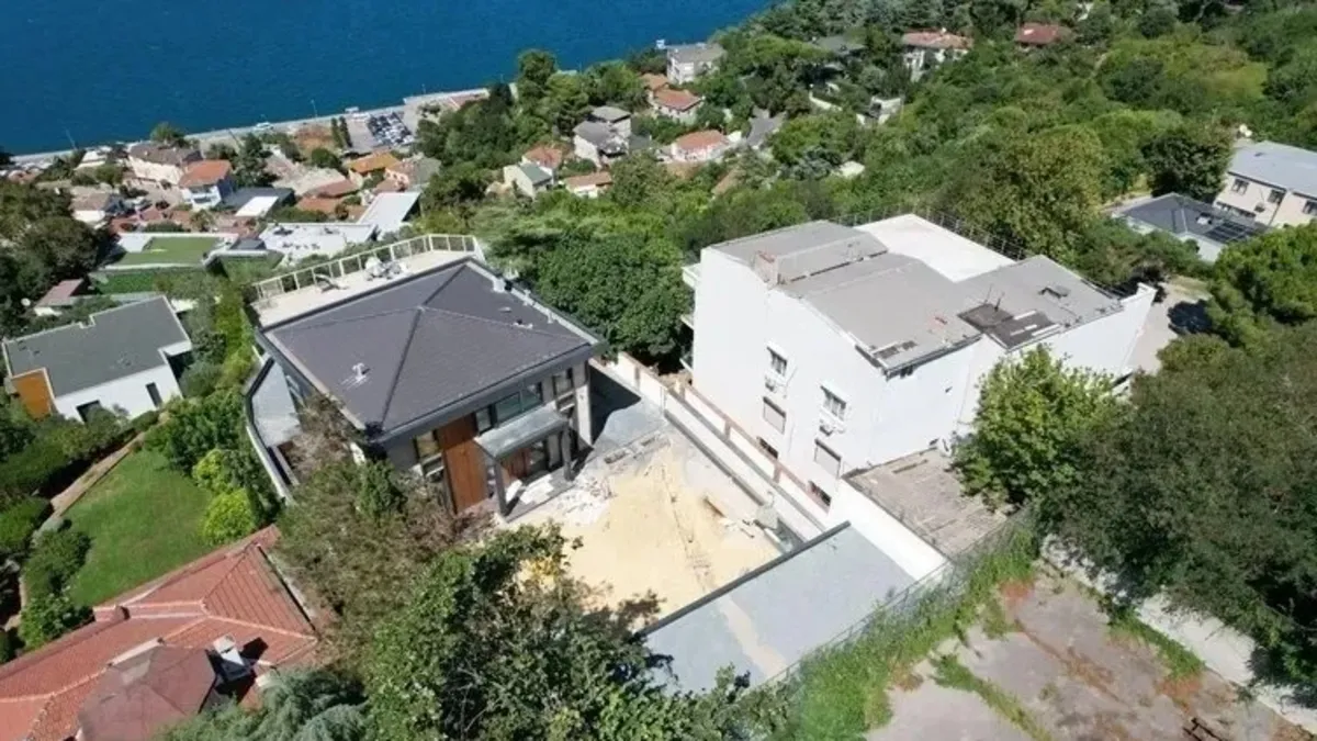 Kaçak villanın yeni fotoğrafları çıktı! İşte Halk TV patronu Cafer Mahiroğlu’nun hukuk tanımazlığı! Bilirkişi heyetinden ikinci keşif