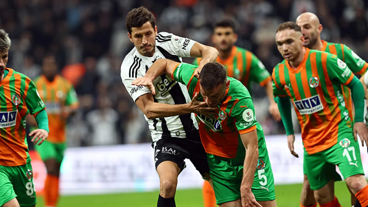 Beşiktaş'ta şok sakatlık! Maça devam edemedi
