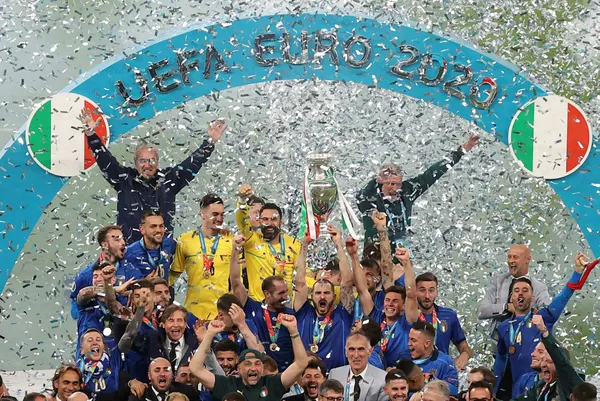 italya-ingiltereyi-penaltilarda-devirerek-avrupa-sampiyonu-oldu-1626042303701.jpg İtalya, İngiltere'yi penaltılarda devirerek Avrupa Şampiyonu oldu-2