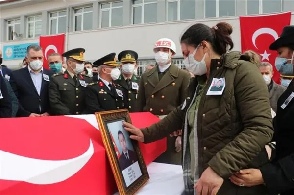 bitlisteki-helikopter-kazasinda-sehit-olan-piyade-uzman-cavus-tolga-demircinin-vasiyeti-yerine-getirildi-1615039548246.jpg