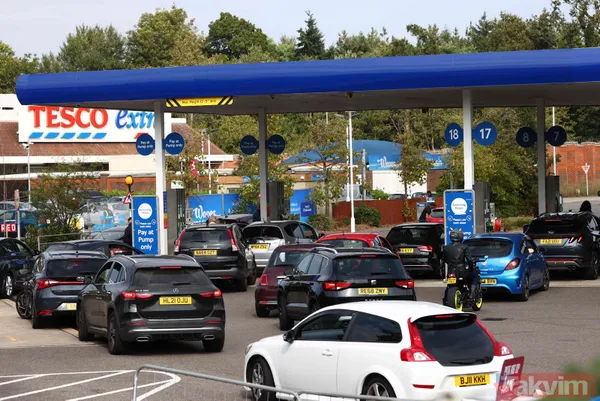 SON DAKİKA: İngiltere tır şoförü arıyor! Yakıt krizinin sona ermesi için 100 bin kişiye ihtiyaç var - 33