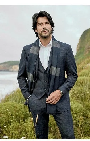 Diriliş Osman Gazi'nin başrolü Burak Özçivit'e Romanya'da büyük ilgi