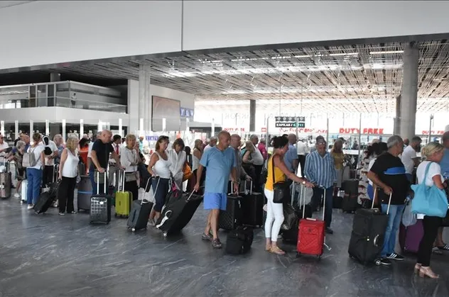 İngiltere'de seyahat kısıtlaması krizi büyüyor! Açıklama geldi hisseler tepetaklak oldu