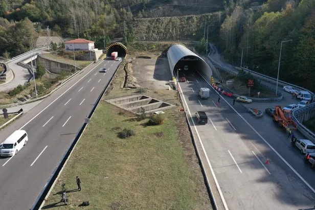 bolu-dagi-tuneli-torenle-hizmete-acildi-tunelin-toplam-uzunlugunu-3-bin-115-metreye-cikarildi-1699353960440.jpeg Bolu Dağı Tüneli törenle hizmete açıldı! Tünelin toplam uzunluğunu 3 bin 115 metreye çıkarıldı-12