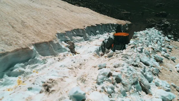 Muğla'da ilginç görüntüler! Bir yanda tatilciler bir yanda ise karla mücadele-4