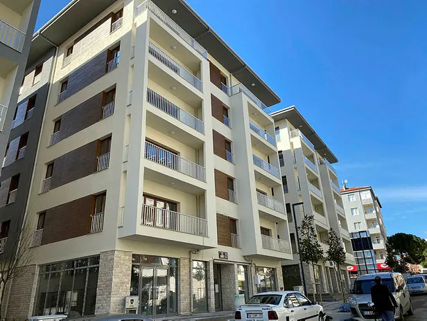 Kartal'da çöken bina sahiplerine yeni daireler teslim edildi-2