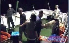 Miçotakis yine tahrik peşinde! İşte Yunanistan'ın ateş açtığı gemi! Mavi Marmara 12 yıl sonra bu kez Yunan'ın hedefi oldu! - 4