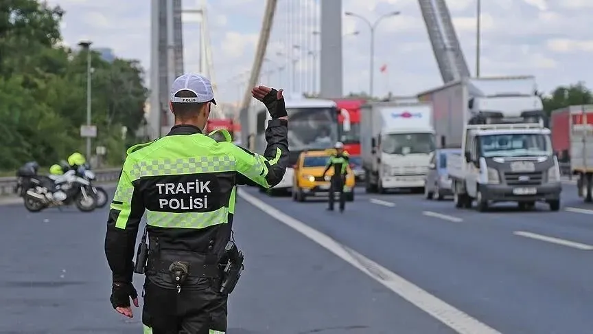 İstanbul'da bugün hangi yollar trafiğe kapalı? Triatlon nedeniyle alternatif güzergahlar belli oldu-3