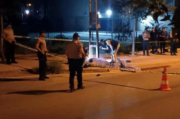 Adana’da korkunç kaza! Motosiklet kaldırıma çarptı: 2 kişi hayatını kaybetti