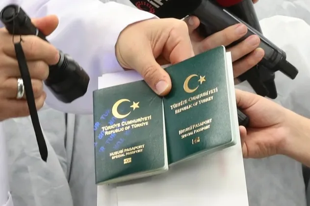 Yerli ve milli pasaport dönemi! Basımına başlandı! İçişleri Bakanı Süleyman Soylu yerli pasaportu tanıttı