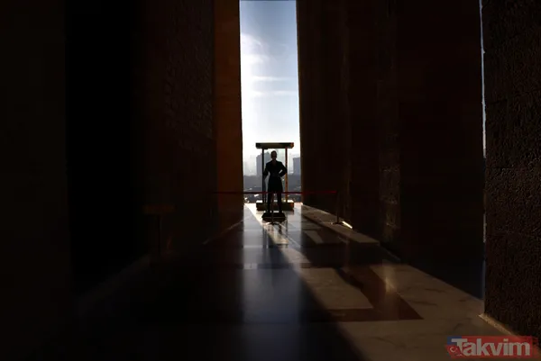 Anıtkabir askerleri kaç saat nöbet tutuyor? Anıtkabir'de saygı nöbeti tutan askerler işte böyle seçiliyor - 15