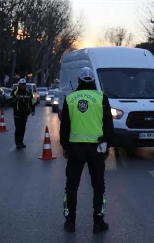 Son dakika: Sokağa çıkma kısıtlamasını ihlal eden 21 bin 495 kişiye işlem uygulandı