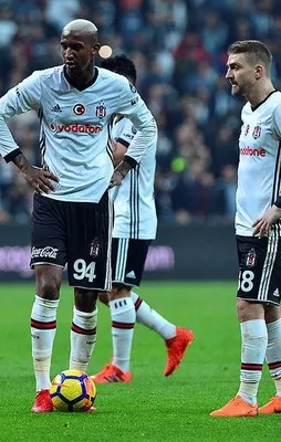 Beşiktaş'a şok! Yıldız oyuncu sakatlandı