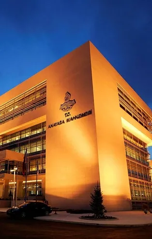 AYM'den bir tartışmalı karar daha! Sözleşmeli personeller için 6 aydan fazla hapis cezası almamış olma şartı kaldırıldı