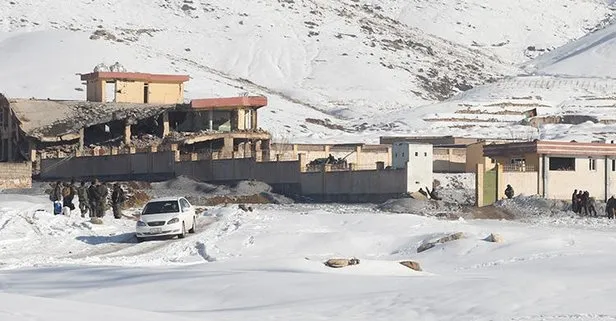 Taliban askeri üsse saldırdı! Çok sayıda ölü var