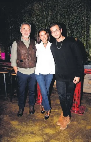 Arzum Onan yeni yaşını eşi Mehmet Aslantuğ ve oğlu Can ile kutladı