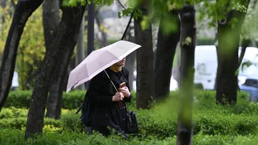 İstanbul’da fırtına, 7 ile kuvvetli sağanak alarmı: Yeni haftada sıcaklık 8 derece düşecek