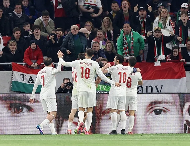 Devler bizi bekliyor