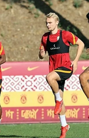 nelsson-koptu-gidiyor-galatasaray-ile-resmi-gorusmeler-basliyor-1659961371849.jpg Nelsson koptu gidiyor! Galatasaray ile resmi görüşmeler başlıyor-4