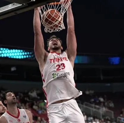 Devler liderlik peşinde